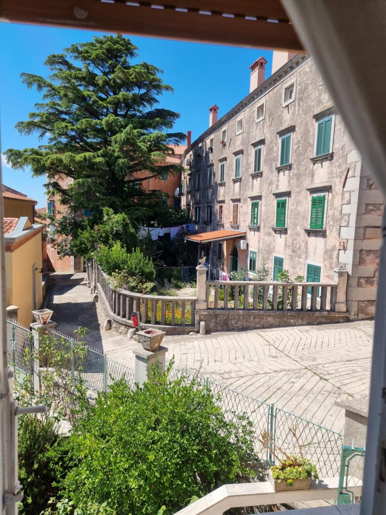 Apartment Branko With Terrace, Old Town Labin 拉宾 外观 照片